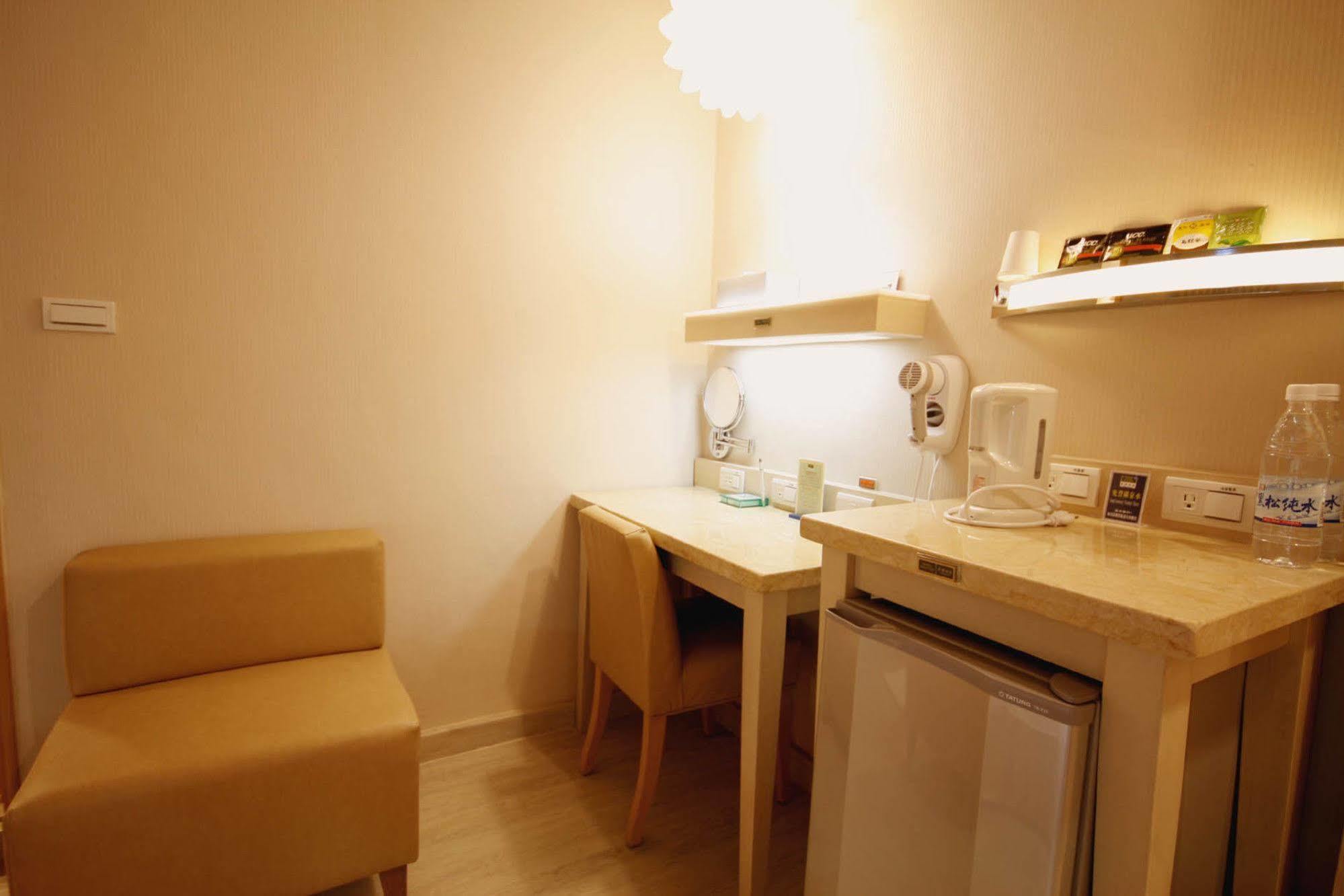 Kindness Hotel - Tainan Minsheng Buitenkant foto