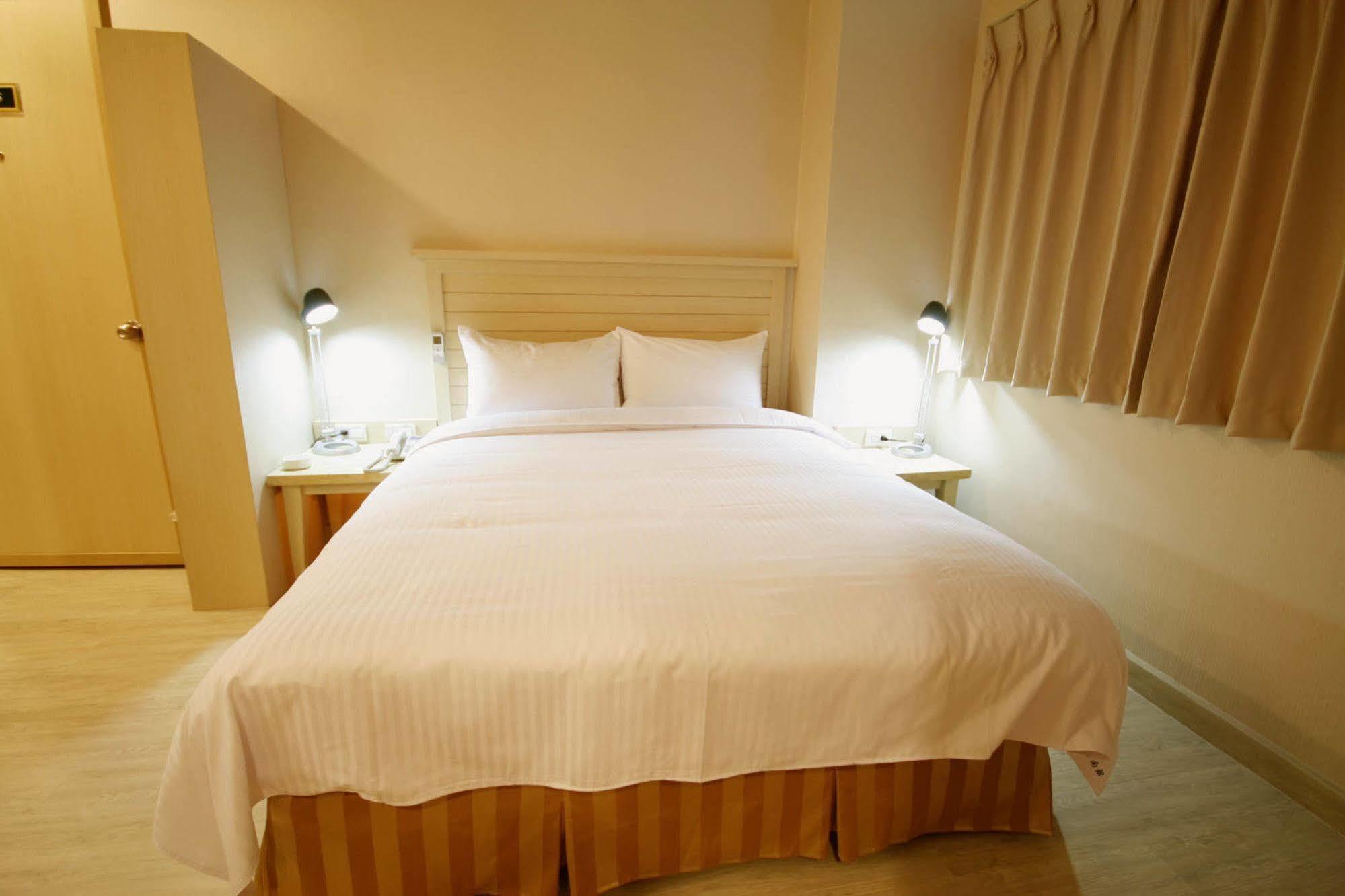 Kindness Hotel - Tainan Minsheng Buitenkant foto