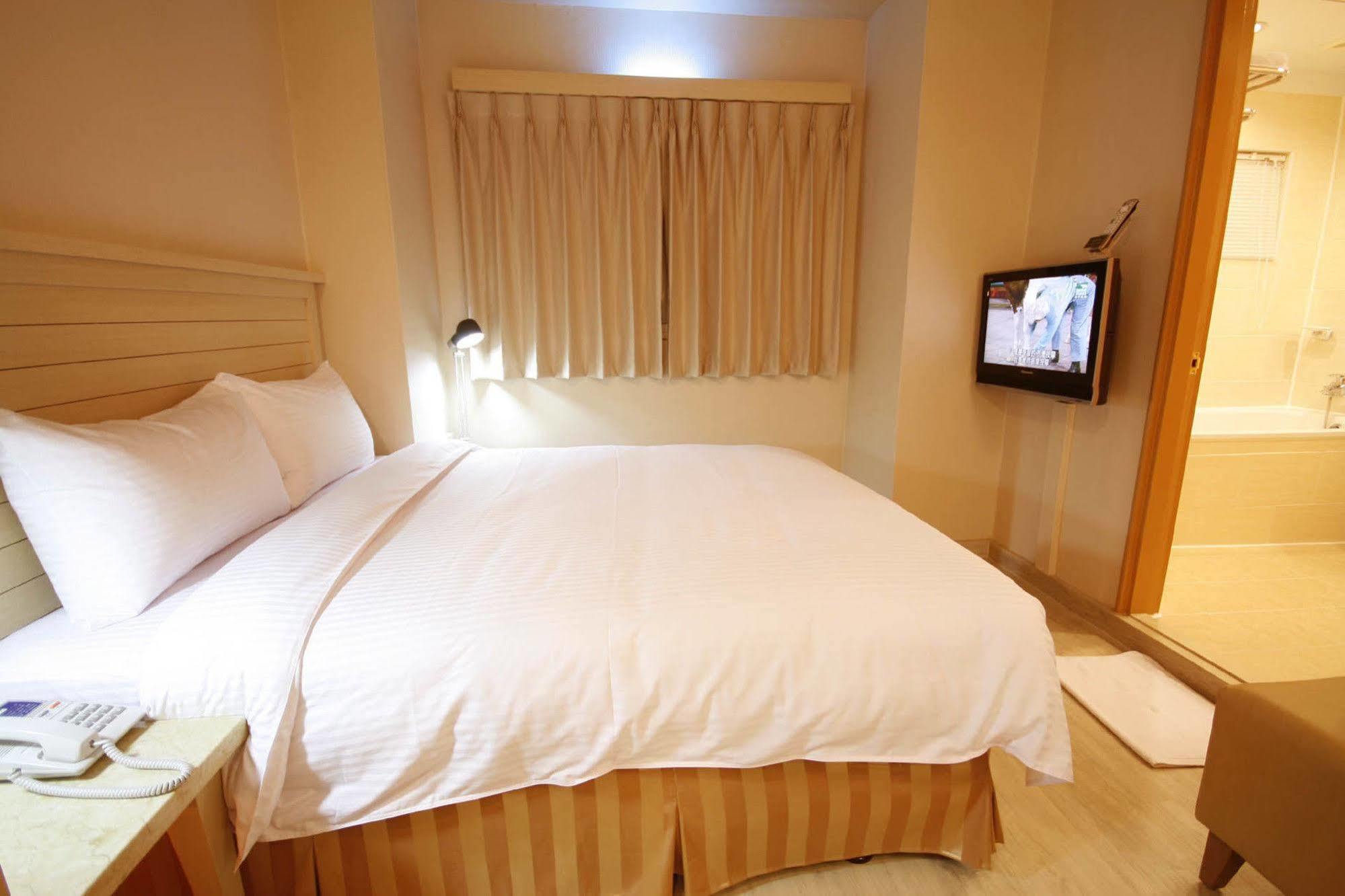 Kindness Hotel - Tainan Minsheng Buitenkant foto