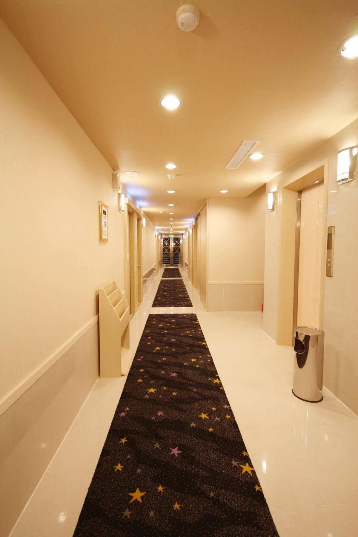 Kindness Hotel - Tainan Minsheng Buitenkant foto